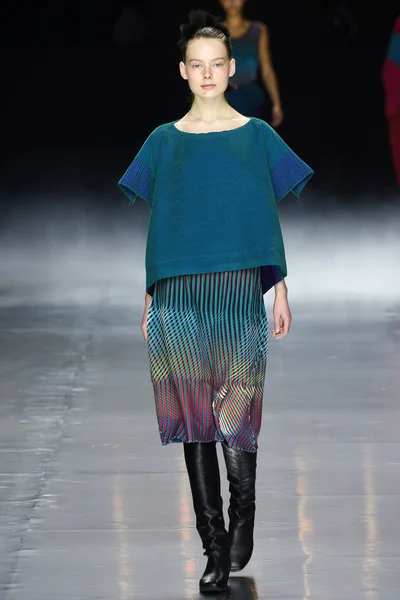 Look 8